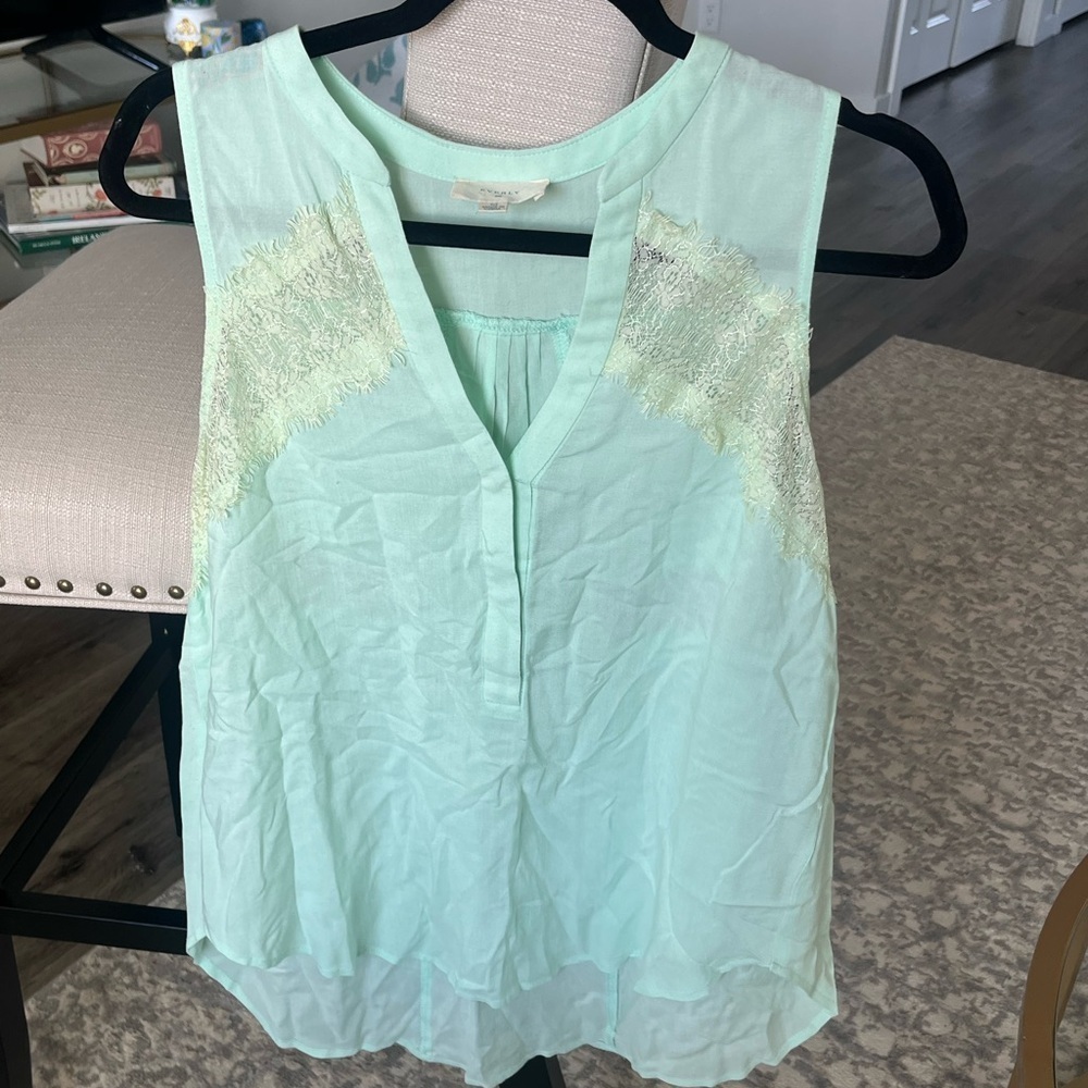 EUC Everly Sleeveless Lace Tank, Light / Pastel Green, Size Medium